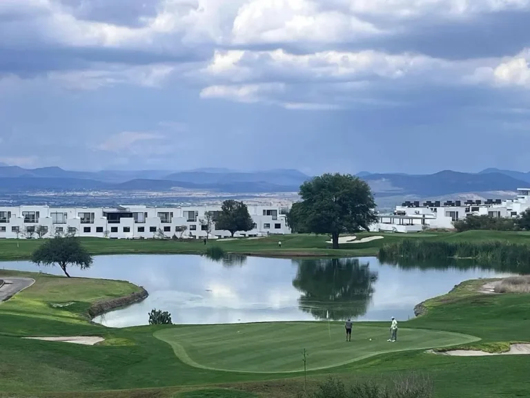Departamento en Renta vista campo de Golf Zibatá Querétaro