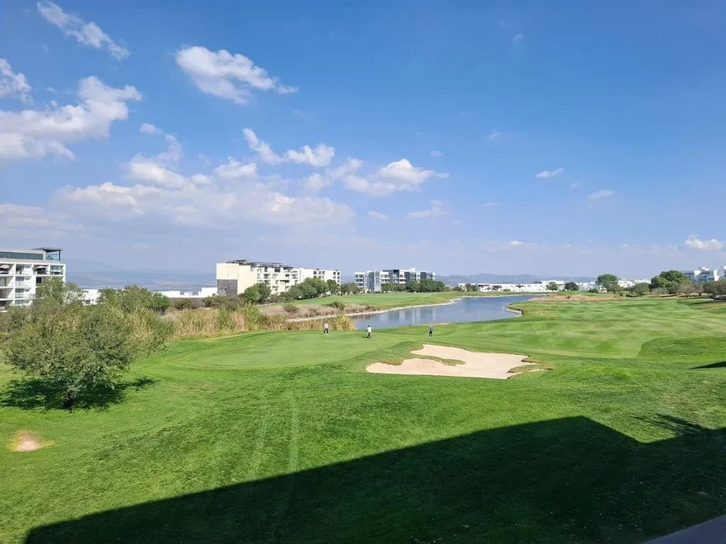 Departamento en Renta vista a golf Zibatá Querétaro