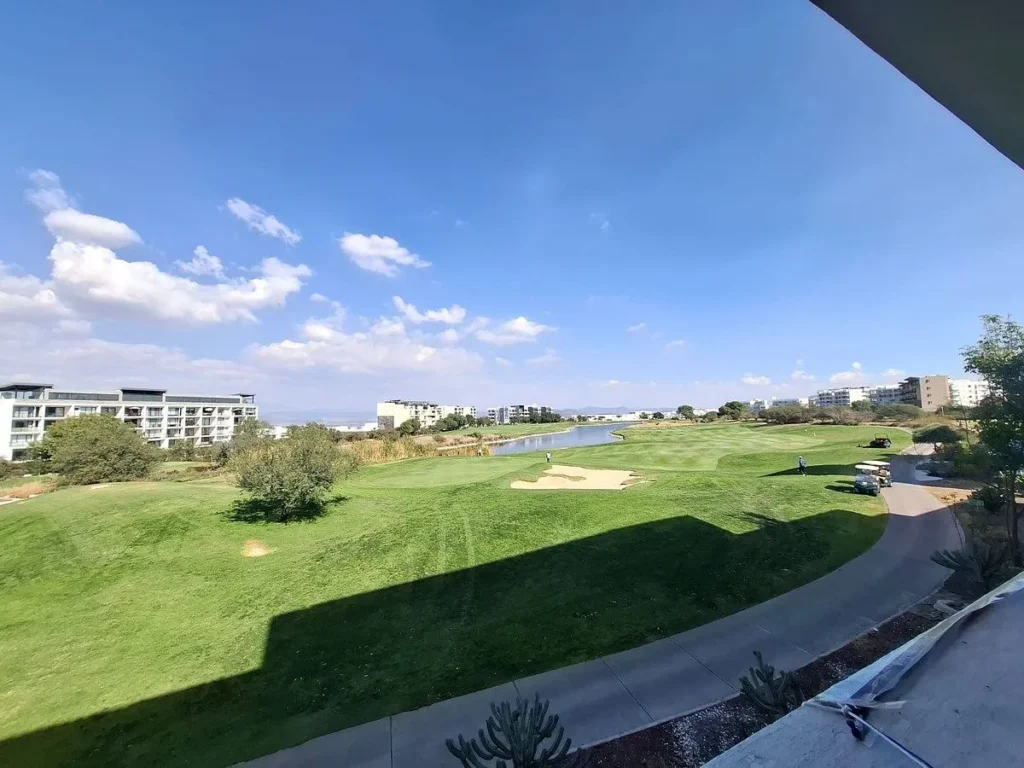 Departamento en Renta vista a golf Zibatá Querétaro