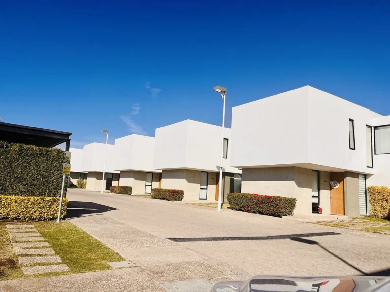 Renta de Casa en Valle de Juriquilla con gran salón en PA