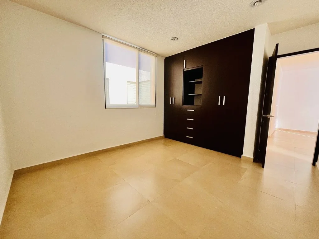 Renta de Casa en Valle de Juriquilla con gran salón en PA