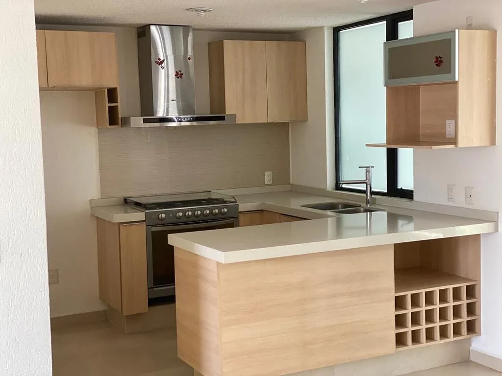Renta de Casa en Valle de Juriquilla con gran salón en PA