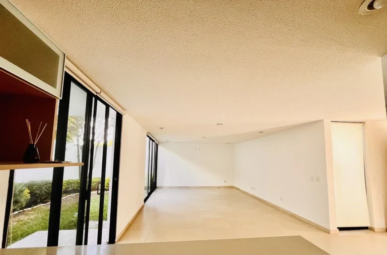 Renta de Casa en Valle de Juriquilla con gran salón en PA