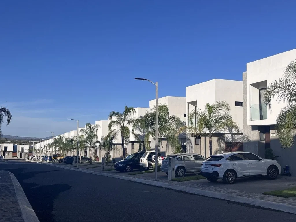 Casa en Venta en San Isidro Juriquilla con habitación en PB