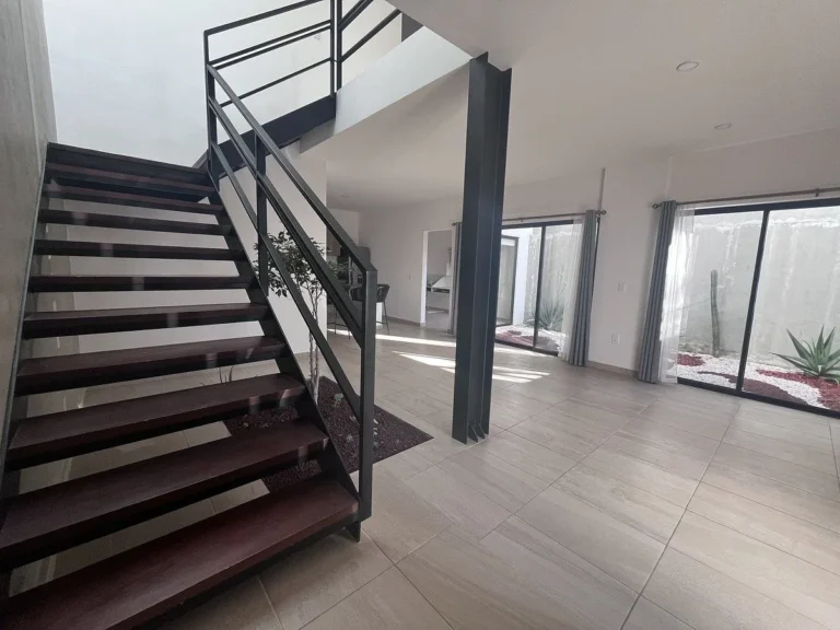Casa en Venta en San Isidro Juriquilla con habitación en PB