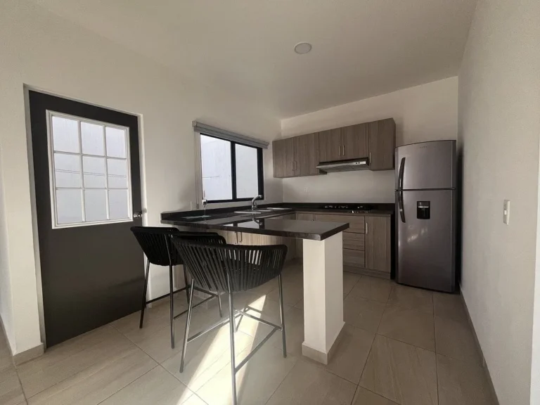 Casa en Venta en San Isidro Juriquilla con habitación en PB