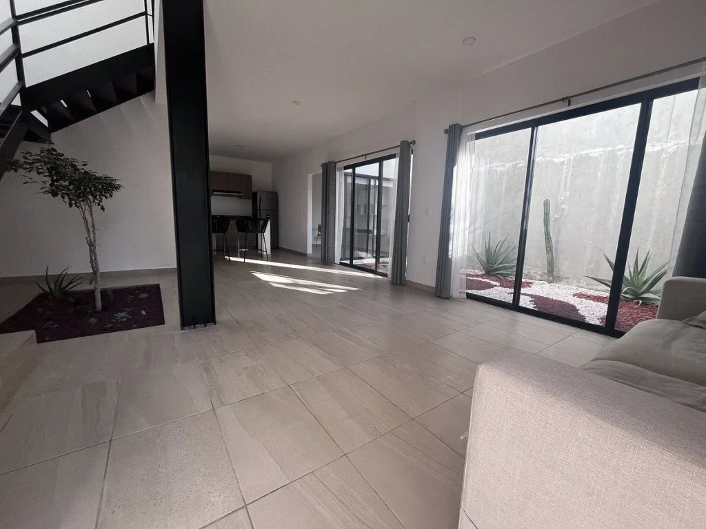 Casa en Venta en San Isidro Juriquilla con habitación en PB