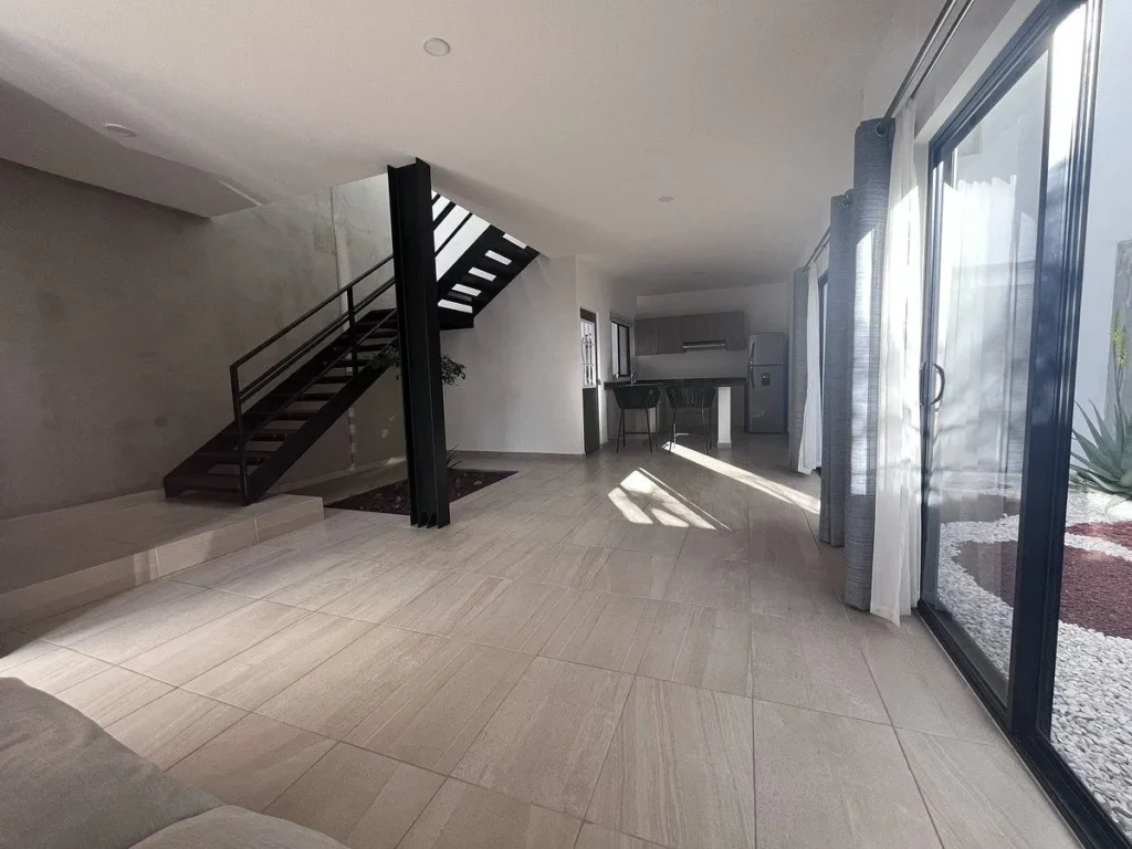 Casa en Venta en San Isidro Juriquilla con habitación en PB
