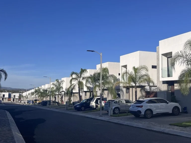 Casa en Venta en San Isidro Juriquilla con habitación en PB