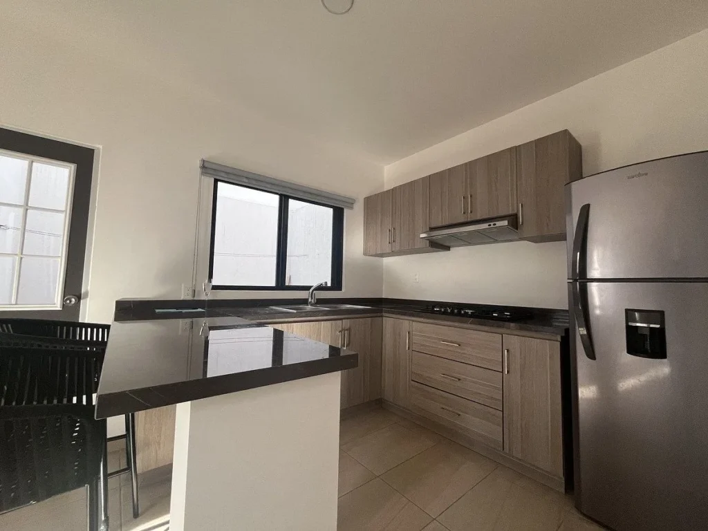 Casa en Venta en San Isidro Juriquilla con habitación en PB