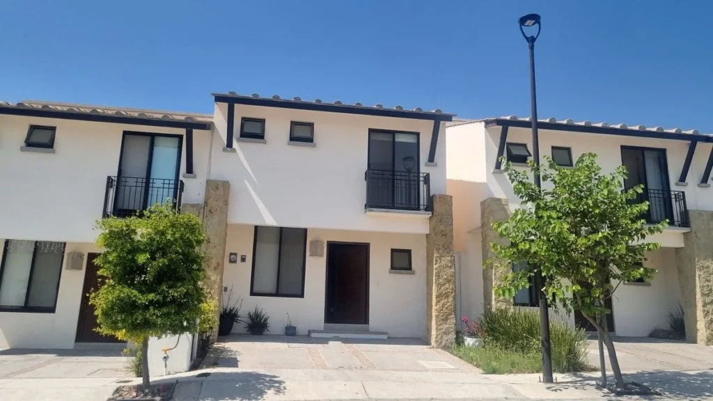¡OPORTUNIDAD! CASA EN VENTA EN SAMARE, ZIBATA, QUERETARO