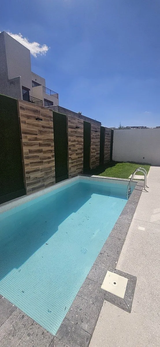 Casa en venta en Zibata con Alberca