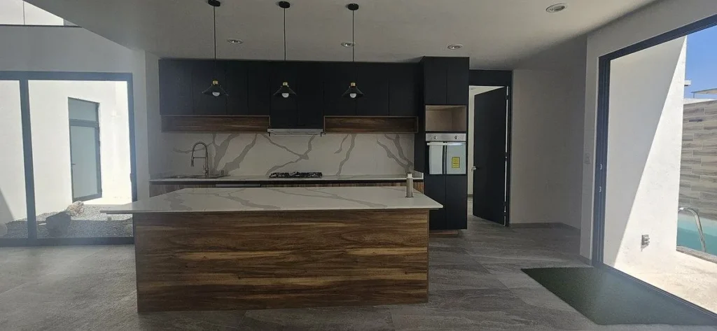 Casa en venta en Zibata con Alberca