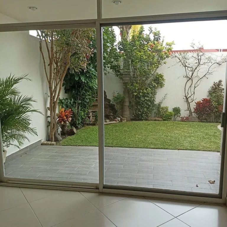 RENTA AMPLIA CASA EN CENTRO SUR