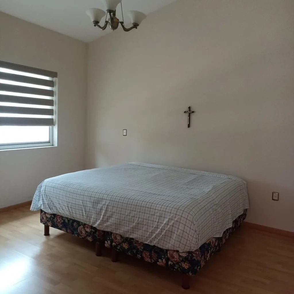 RENTA AMPLIA CASA EN CENTRO SUR