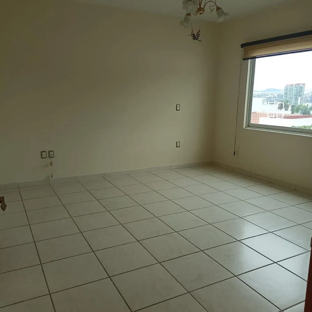 RENTA AMPLIA CASA EN CENTRO SUR