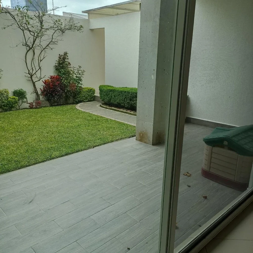 RENTA AMPLIA CASA EN CENTRO SUR