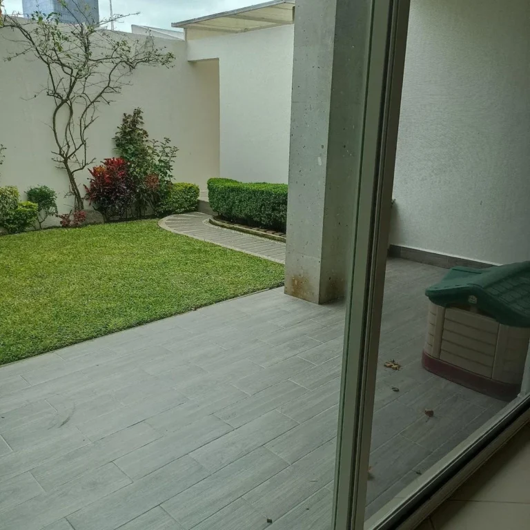 RENTA AMPLIA CASA EN CENTRO SUR