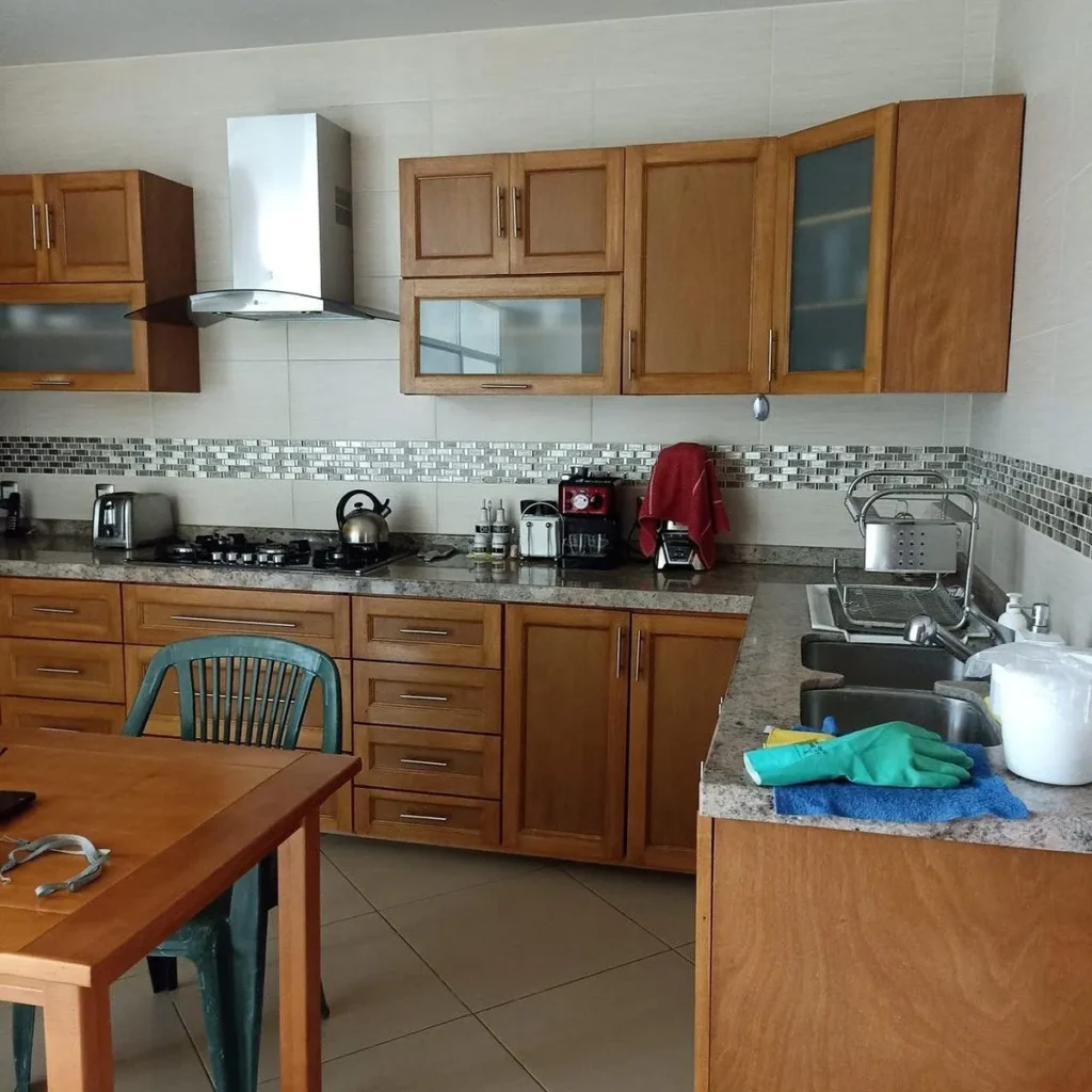 RENTA AMPLIA CASA EN CENTRO SUR