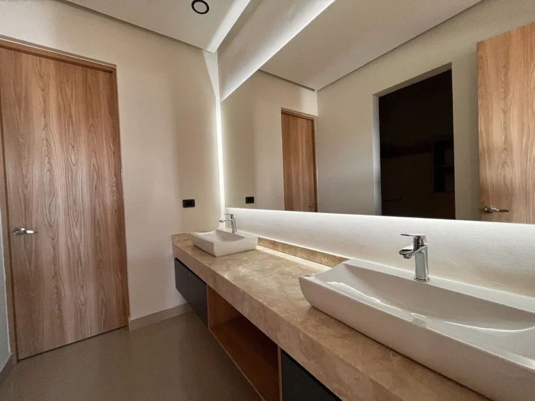 CASA EN VENTA CUMBRES DEL LAGO JURIQUILLA