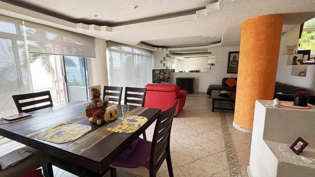 CASA EN VENTA CON VISTAS AL MAR EN ZONA TRANQUILA EN ACAPULCO