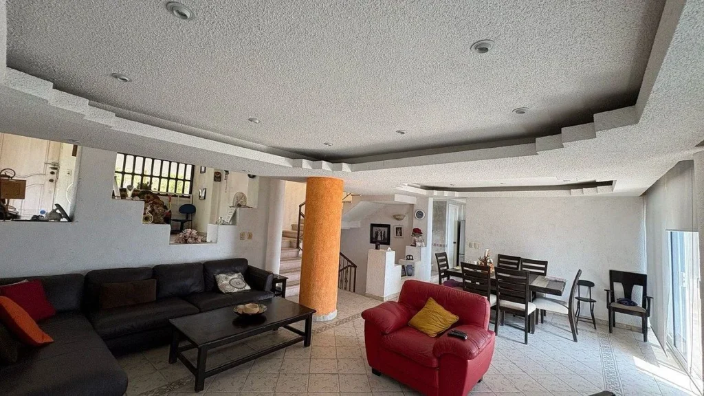 CASA EN VENTA CON VISTAS AL MAR EN ZONA TRANQUILA EN ACAPULCO