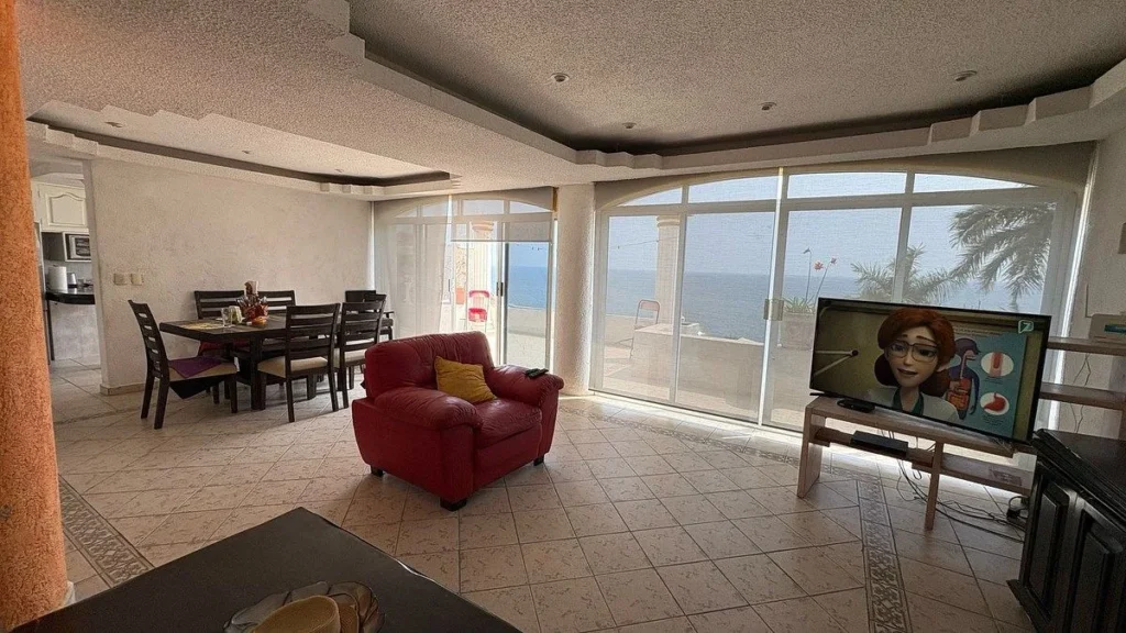 CASA EN VENTA CON VISTAS AL MAR EN ZONA TRANQUILA EN ACAPULCO
