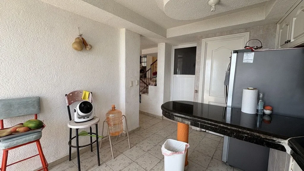 CASA EN VENTA CON VISTAS AL MAR EN ZONA TRANQUILA EN ACAPULCO
