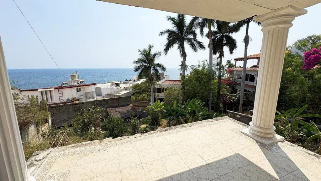 CASA EN VENTA CON VISTAS AL MAR EN ZONA TRANQUILA EN ACAPULCO