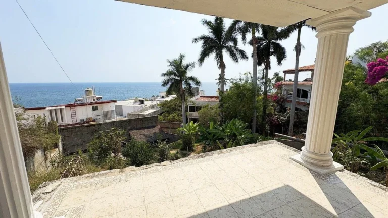 CASA EN VENTA CON VISTAS AL MAR EN ZONA TRANQUILA EN ACAPULCO