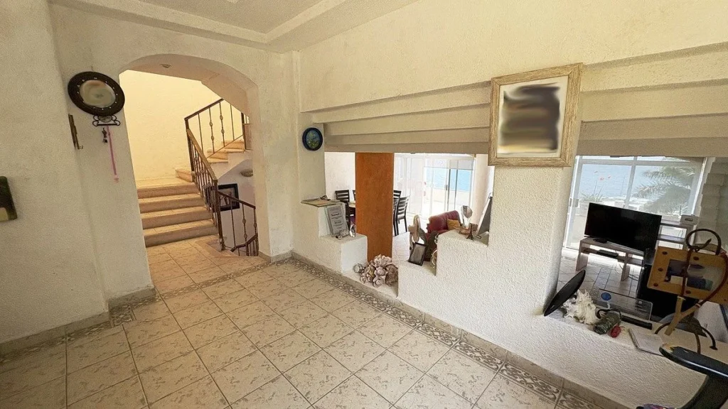 CASA EN VENTA CON VISTAS AL MAR EN ZONA TRANQUILA EN ACAPULCO