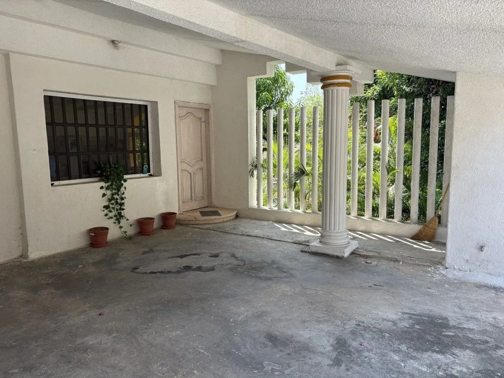 CASA EN VENTA CON VISTAS AL MAR EN ZONA TRANQUILA EN ACAPULCO