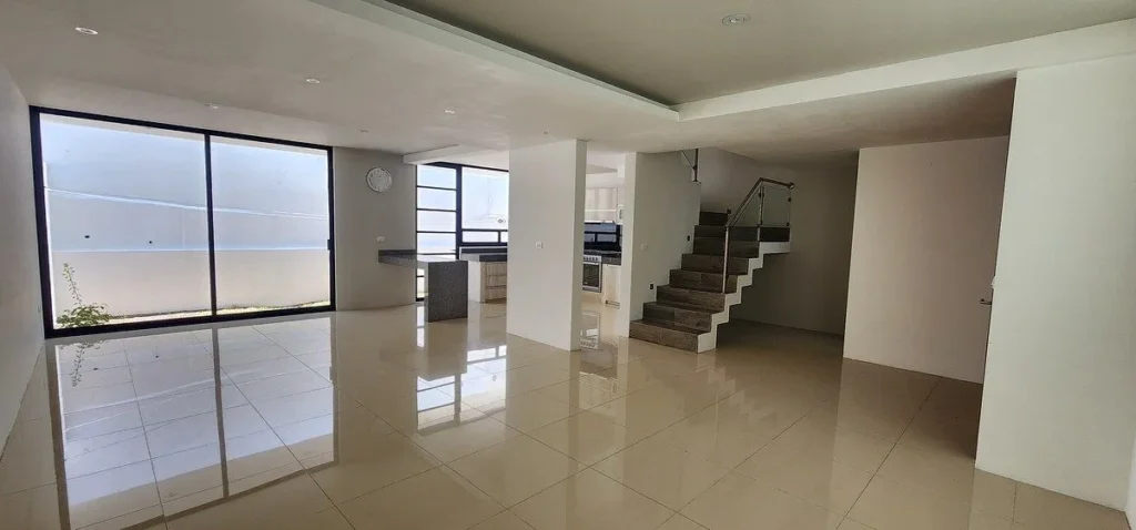 CASA DE OPORTUNIDAD EN VENTA EN PRIVADA EN ZIBATA EXCELENTE UBICACIÓN