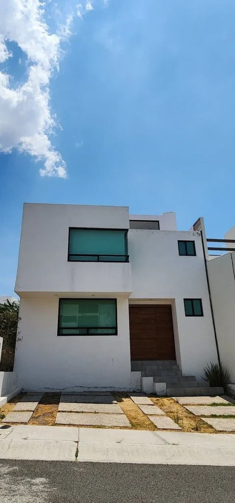 CASA DE OPORTUNIDAD EN VENTA EN PRIVADA EN ZIBATA EXCELENTE UBICACIÓN