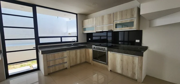 CASA DE OPORTUNIDAD EN VENTA EN PRIVADA EN ZIBATA EXCELENTE UBICACIÓN