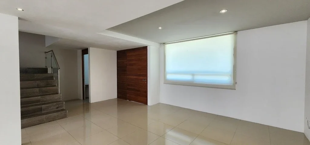 CASA DE OPORTUNIDAD EN VENTA EN PRIVADA EN ZIBATA EXCELENTE UBICACIÓN