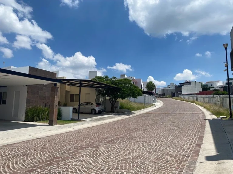 VENTA DE TERRENO EN CUMBRES DEL LAGO JURIQUILLA