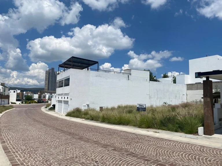 VENTA DE TERRENO EN CUMBRES DEL LAGO JURIQUILLA