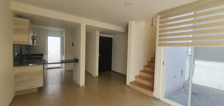 CASA EN RENTA DETRAS DE PLAZA CONSTITUYENTES