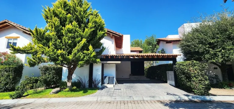 EXCLUSIVA CASA EN RENTA EN EL CAMPANARIO III