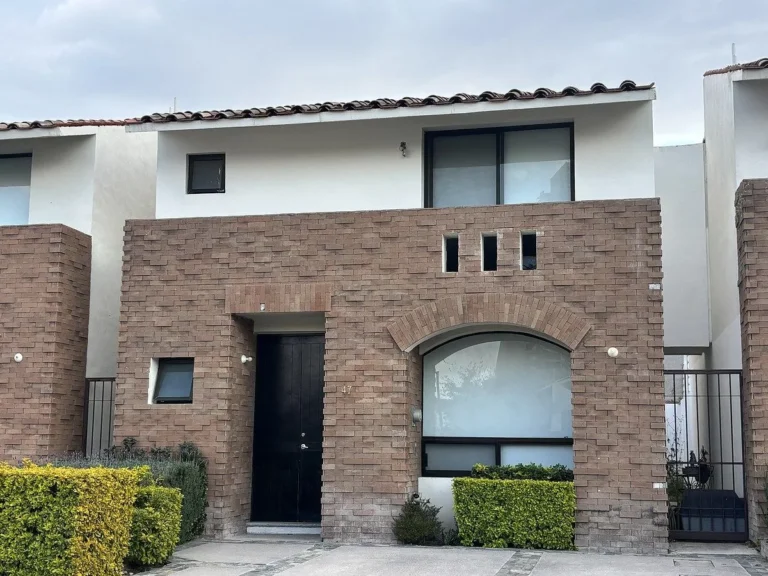 Casa en renta en condominio en Cumbres del Lago DR