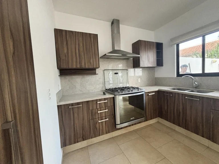 Casa en renta en condominio en Cumbres del Lago DR