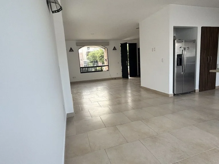 Casa en renta en condominio en Cumbres del Lago DR