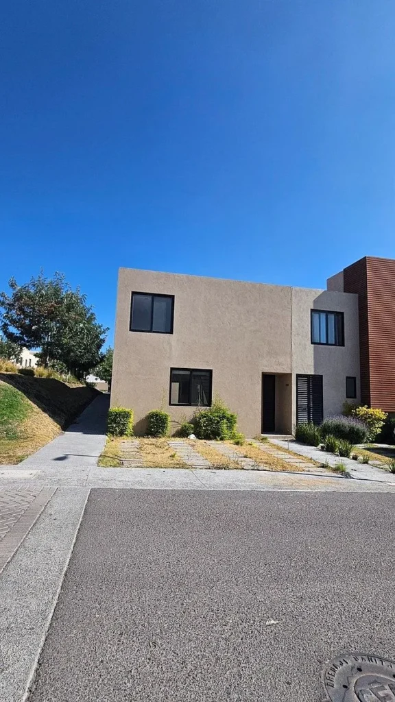 Casa en renta en Zakia Frente al parque principal