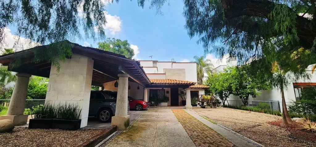 CASA EN VENTA EN BALVANERA GOLF & POLO COUNTRY CON VISTA AL CAMPO DE GOLF