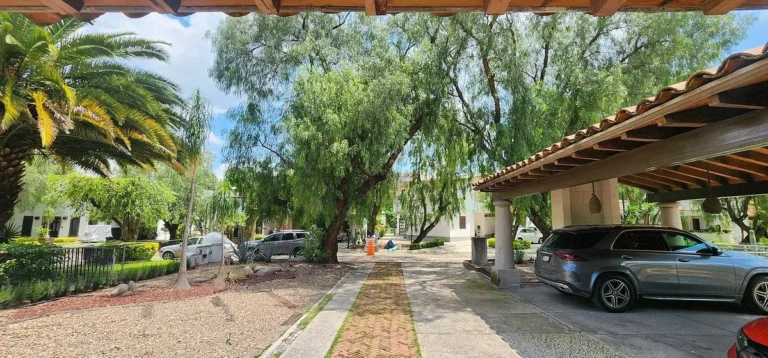 CASA EN VENTA EN BALVANERA GOLF & POLO COUNTRY CON VISTA AL CAMPO DE GOLF