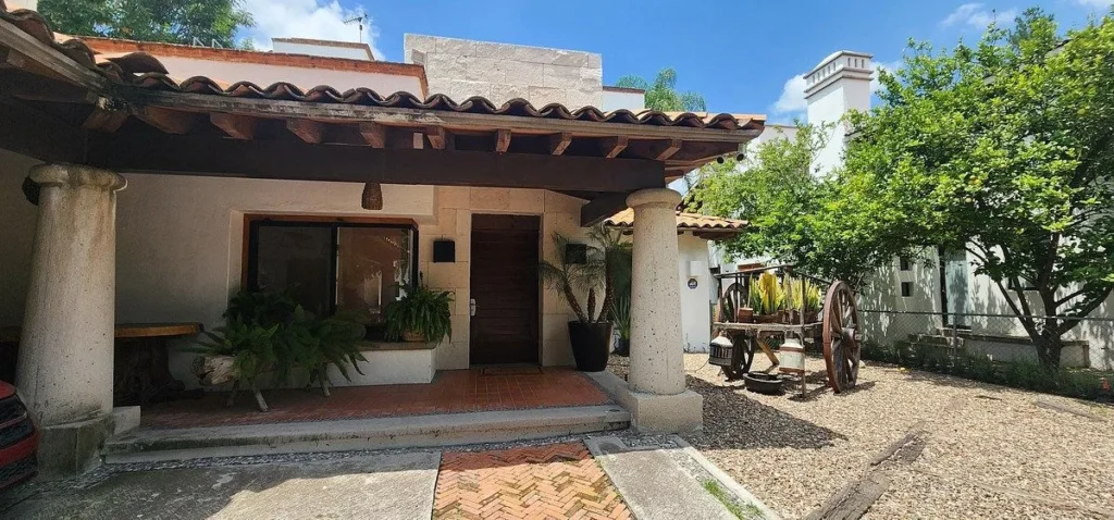 CASA EN VENTA EN BALVANERA GOLF & POLO COUNTRY CON VISTA AL CAMPO DE GOLF
