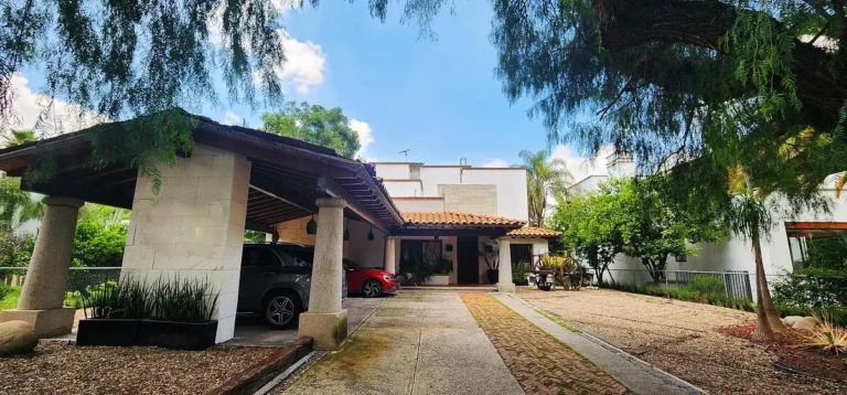 CASA EN VENTA EN BALVANERA GOLF & POLO COUNTRY CON VISTA AL CAMPO DE GOLF