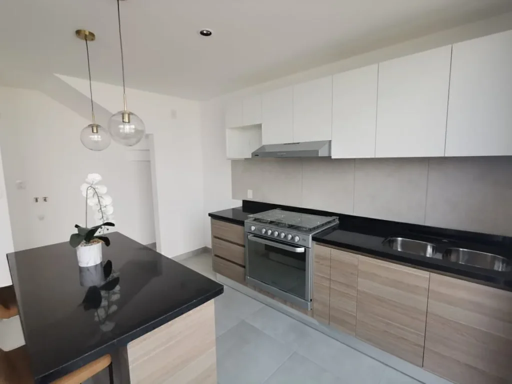 Casa en Venta con Roof Garden en Zakía – Vista al Lago