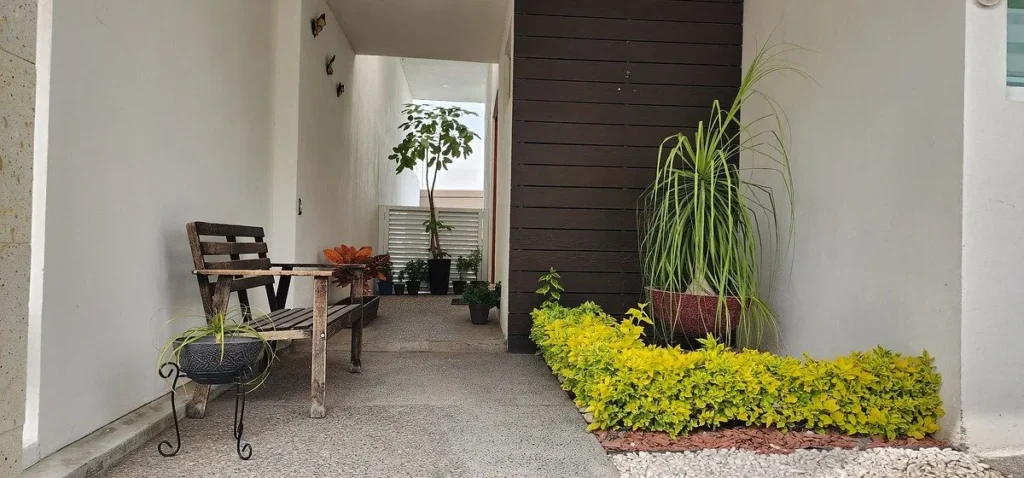 CASA EN VENTA EN CAÑADAS DEL LAGO CON DOBLES ALTURAS Y SALA DE TV
